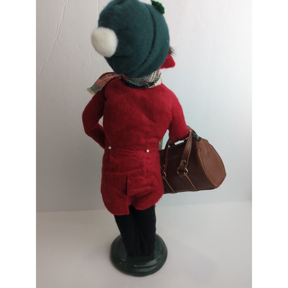 Byers Choice Carolers Male Traveler With Duffle & Gift Bag Signed 1999 - Picture 3 of 9